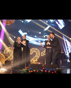Ebru Gündeş Instagram - Hoşgeldin 2021 😍 #2021 #osestürkiye