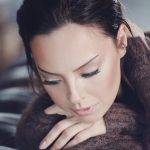 Ebru Gündeş Instagram - “İnsan, diyorum; öyle durduk yere soğumuyor hayattan ve insandan. Susuyor ve sustukça biriktiriyor ve sonra ya içindekileri haykırıyor ya da sessizce uzaklaşıyor... Herkesten ve her şeyden.” Frida Kahlo #tbt