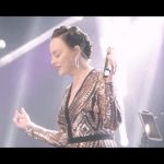 Ebru Gündeş Instagram - Türkiye’nin dört bir yanındaki eczacı dostlarımızla ne kadar güzel konserler geçirmiştik... Gününüz kutlu olsun ... İyi ki varsınız 😍 #tbt Özlediğimiz de doğrudur ama sağlık olsun biz yine kavuşur, yine şarkılarımızı söyleriz 🙏🏻