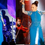 Ebru Gündeş Instagram - Önce ben, sonra siz o kadar beğendik ki bu kıyafetimi, post koymadan olmazdı 😉 Gerçi yıllar önce dediğim gibi çuval da giyip çıksak önemli değil, Allah sesimize ve sizlerin varlığına zeval vermesin 🙏🏻 Yine de teşekkürler @zuhairmuradofficial 😂
