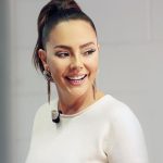 Ebru Gündeş Instagram – Gülümsememizi sağlayan her şeye binlerce şükür 🙏🏻 #tbt