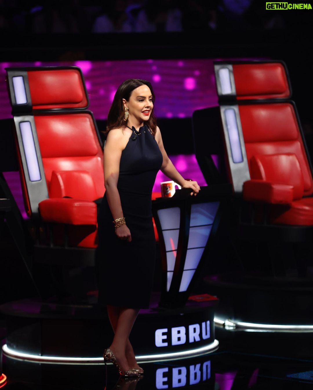 Ebru Gündeş Instagram - Beraberiz ✌🏻 #osestürkiye @osesturkiye @tv8