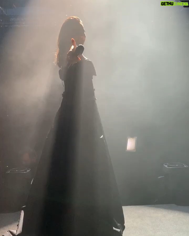 Ebru Gündeş Instagram - Harbiye konser 4.Gün 😀 Perde açılmadan önce ben 😍