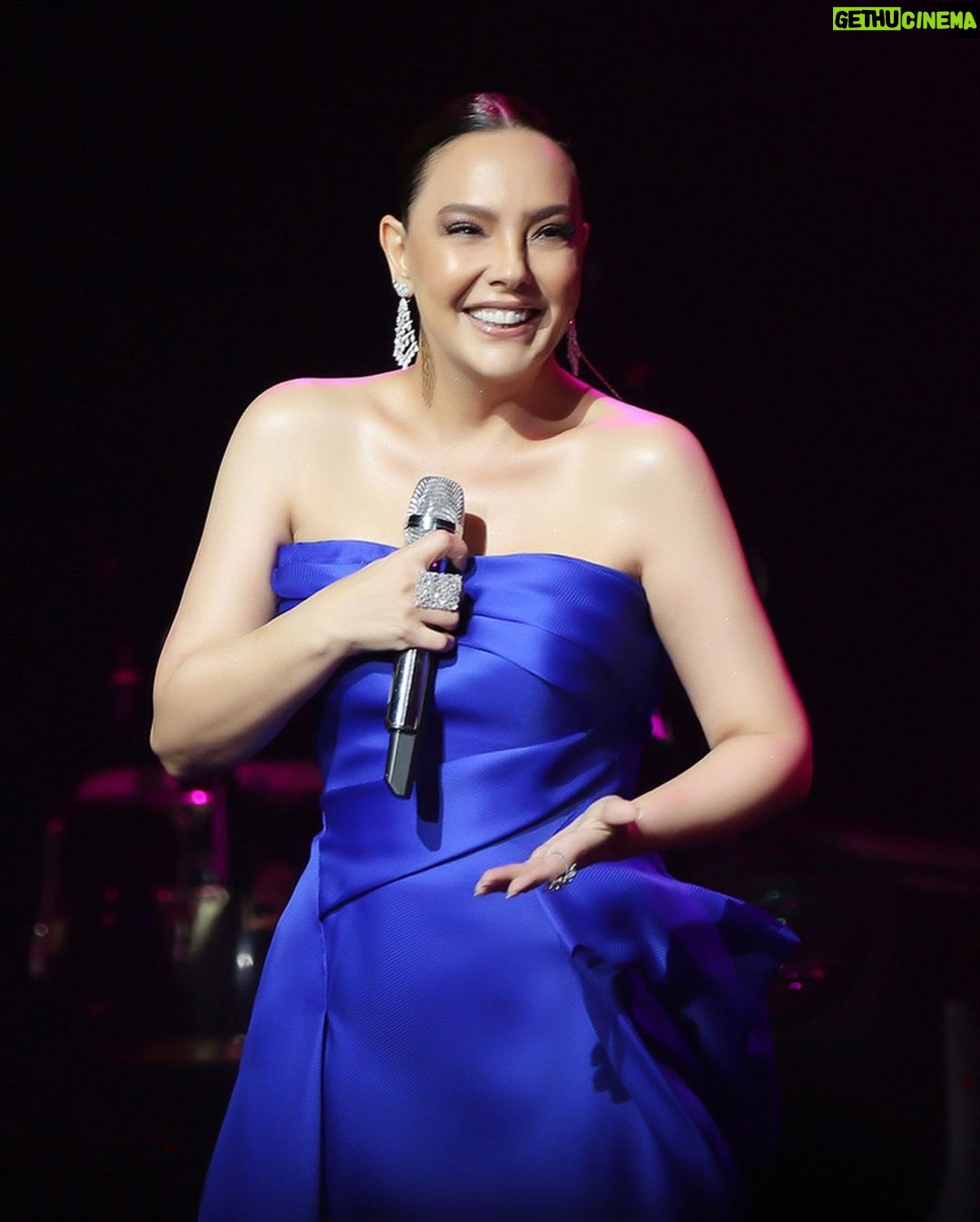 Ebru Gündeş Instagram - Beş günlük muhteşem Harbiye konserlerinden kalanlar vol.1 🎤😍 Her zamanki gibi beni yalnız bırakmadığınız için çok teşekkürler 💕🙏🏻