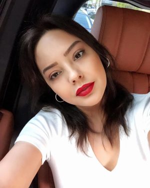 Ebru Gündeş Instagram - İşler beklemez 😉 Klip toplantısına gidelim 😍
