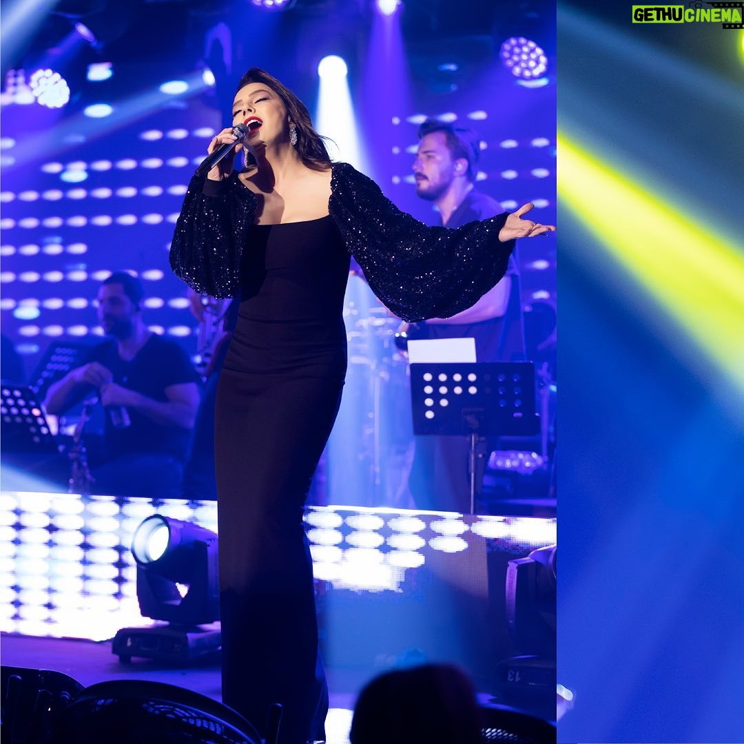 Ebru Gรผndeล Instagram - Hafta sonundan kalanlar ๐ค๐๐๐ป