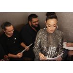 Ebru Gündeş Instagram - Ya bir şeyler anlatıyorum 💁🏻‍♀️ ya gülüyorum 😂 ya şarkı söylüyorum 🎤