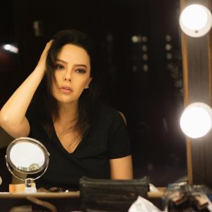 Ebru Gündeş Instagram - Yine en erken ben hazırlandım ☺️🎤🎤🎤