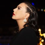 Ebru Gündeş Instagram - Kırmızı ruj sevdiğim doğrudur 😍 Bu akşam da kırmızı sürülsün 💄