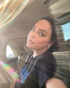 Ebru Gündeş Instagram - Bazen 😊