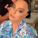 Ebru Gündeş Instagram – Sahneye hazırlanırken 😍