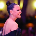 Ebru Gündeş Instagram - Gülümse … #yakınzamantbt