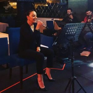 Ebru Gündeş Instagram - Benden size gelsin😘😘😘