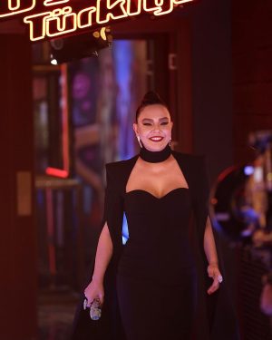 Ebru Gündeş Instagram - Hoşgeldin 2021 😍 #2021 #osestürkiye