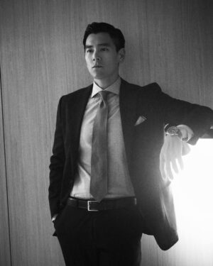 Eddie Peng Instagram - The spirit Zulu time!! Thank you Longines 先鋒精神 探索不止 我下班了#sanya #longines #eleganceisanattitude #thespiritzulutime