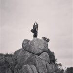 Eddie Peng Instagram - 🙆🏻🤷🏻‍♂️⛰️🌲 #treePose #Vrksasana#bellyfat#fearisjustanillusion
