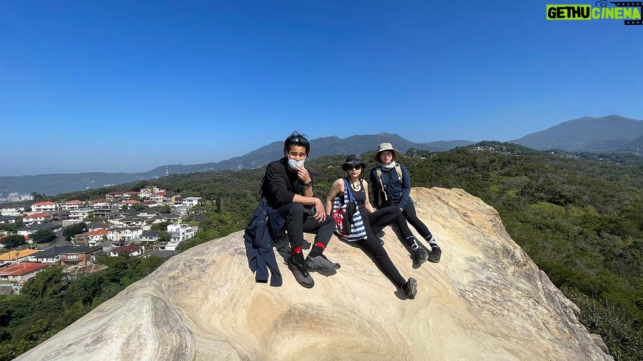 Eddie Peng Instagram - #throwback #wonderhike #wonderfool #yanmingshan