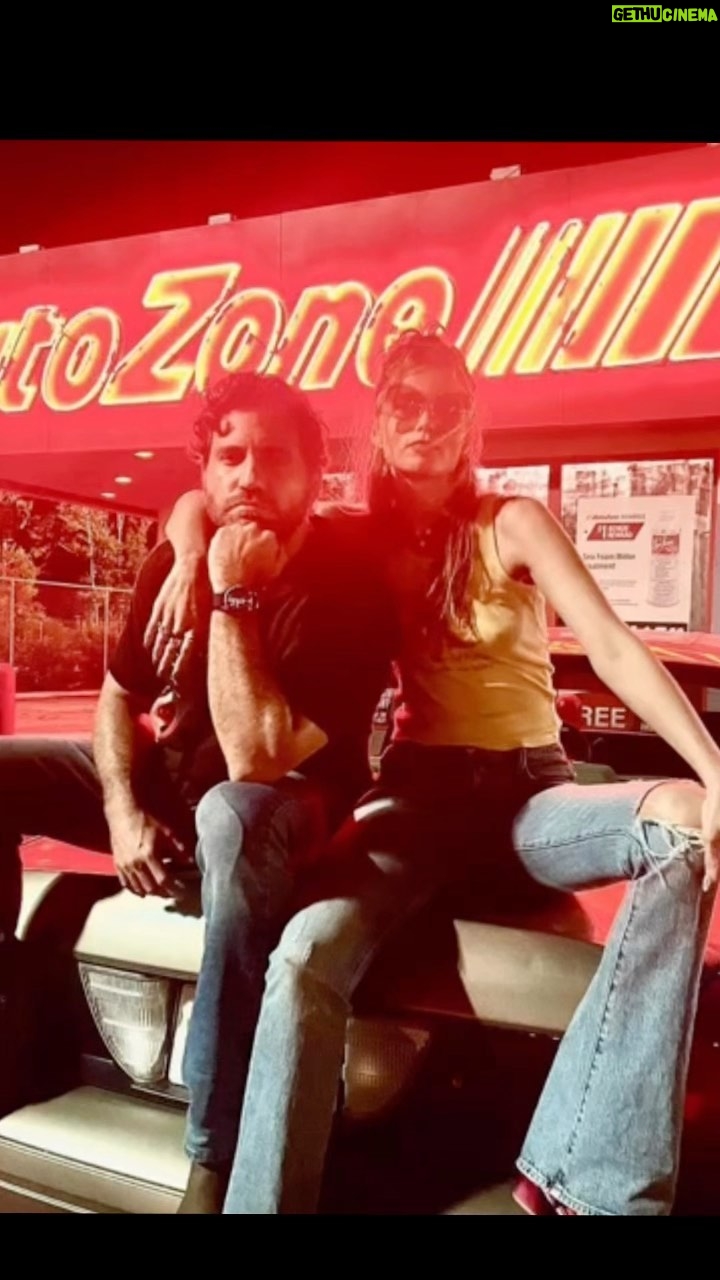 Edgar Ramírez Instagram - My partner in crime @abbeylee ❤️🔥 #FloridaMan streaming on @netflix right now!