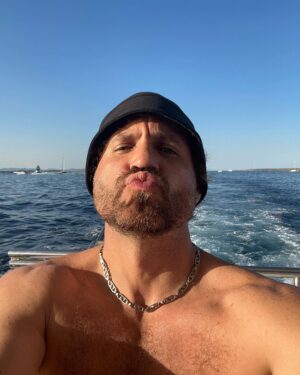 Edgar Ramírez Instagram - 🌊💋☕️