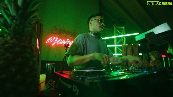 Eduardo Miranda - 3 Likes - Está por salir mi nuevo set 🔥en @spicy.market_ ¿cuál drop les gusta más… 1, 2, 3, 4, 5?
1. My city is on fire - @jimi_jules (@rafael___music remix)
2. La orilla - Chile
3. Muevan - @rafael__music
4. Finder - @ninetoes78
5. Cloud 9 - @rsquareddj