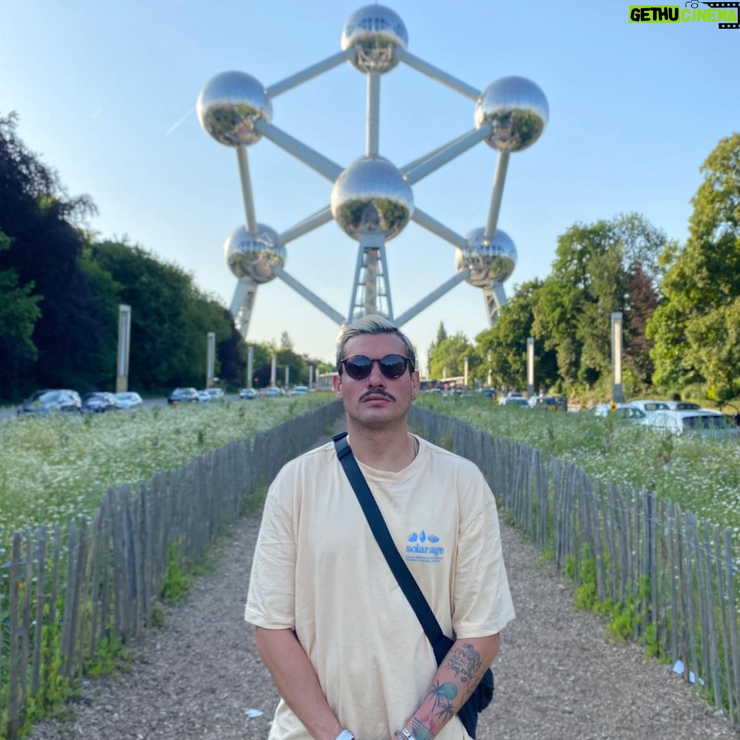 Eduardo Miranda Instagram - ¿Cómo les va hoy? 👽 Bruselas - Bélgica