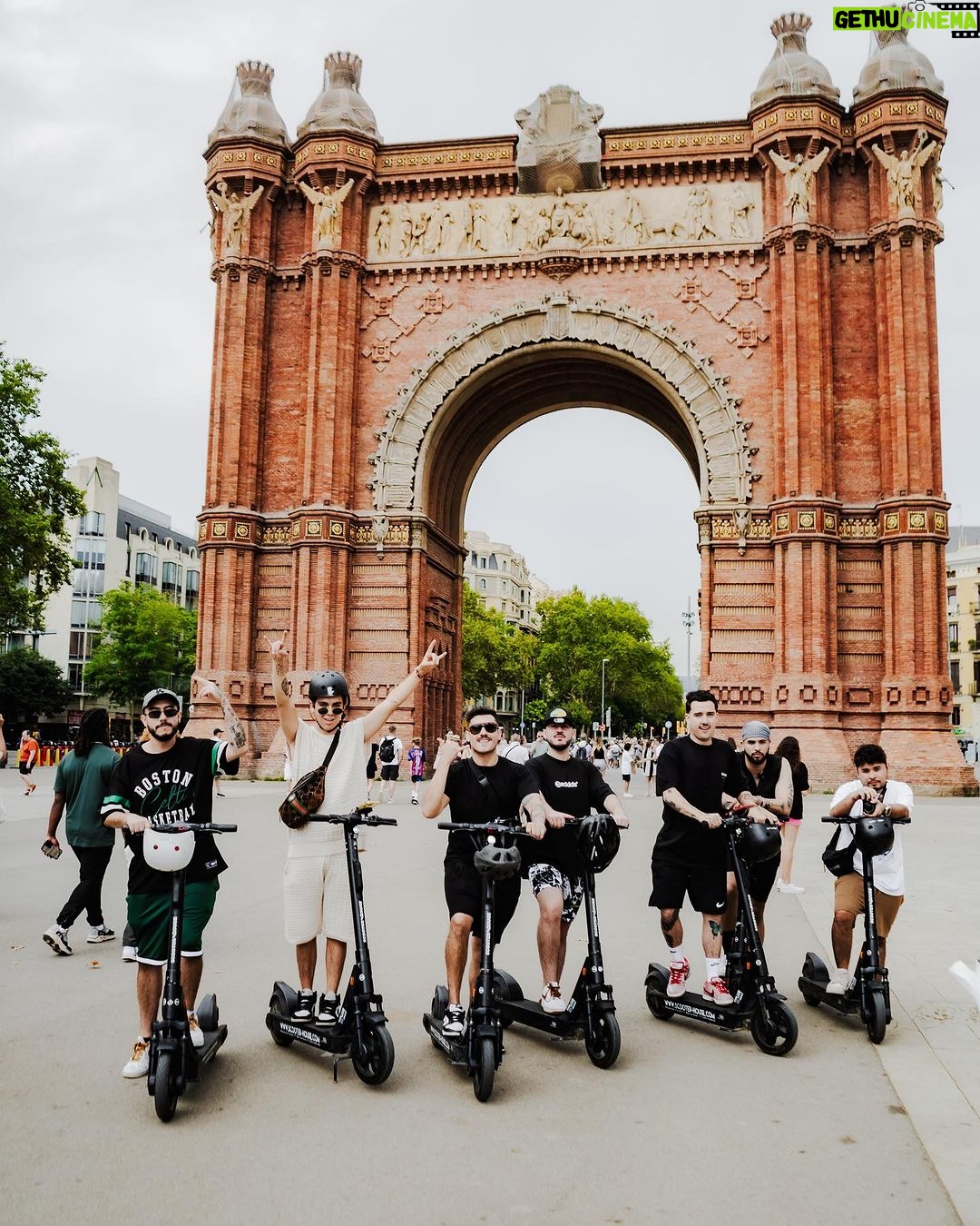 Eduardo Miranda Instagram - PHOTO DUMP DE LOS PRIMEROS DIAS EN EUROPA 🇪🇸 Arco de Triunfo de Barcelona