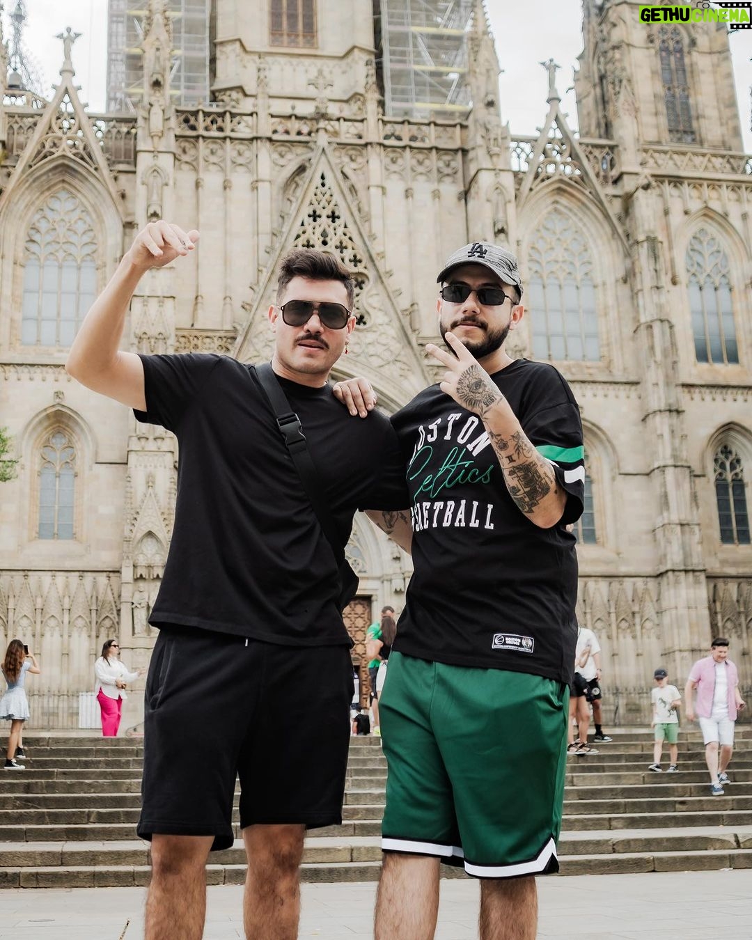 Eduardo Miranda Instagram - PHOTO DUMP DE LOS PRIMEROS DIAS EN EUROPA 🇪🇸 Arco de Triunfo de Barcelona