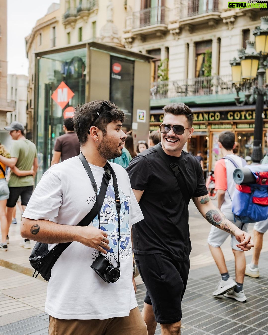 Eduardo Miranda Instagram - PHOTO DUMP DE LOS PRIMEROS DIAS EN EUROPA 🇪🇸 Arco de Triunfo de Barcelona
