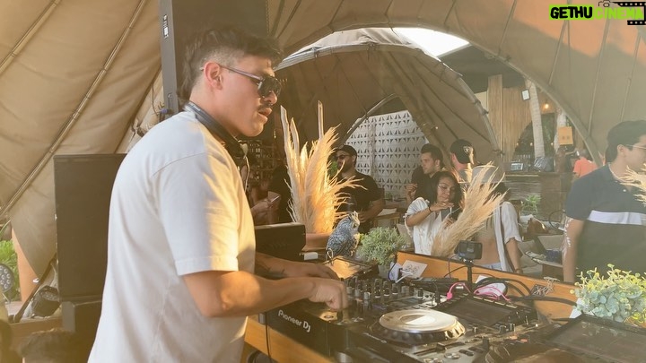 Eduardo Miranda Instagram - Unos drops de ayer en @vagalume_tulum en el evento de @ritmictulum Tracklist @italobros - Babayaga @denniscruzdj - Ready for the blues @cassius @cometobutch - Go up @djlucagaraboni - Para mi gente Vagalume Tulum