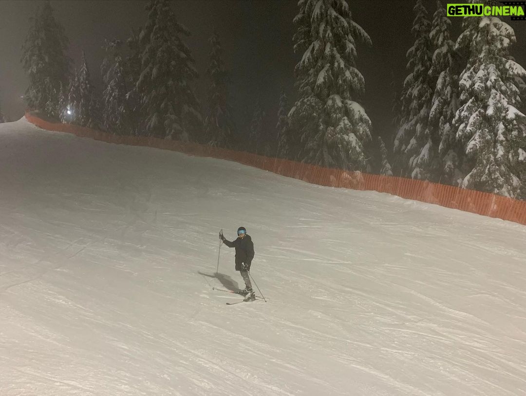 Eduardo Miranda Instagram - Hitting the slopes for the first time like a boss🔥 Cypress Mountain