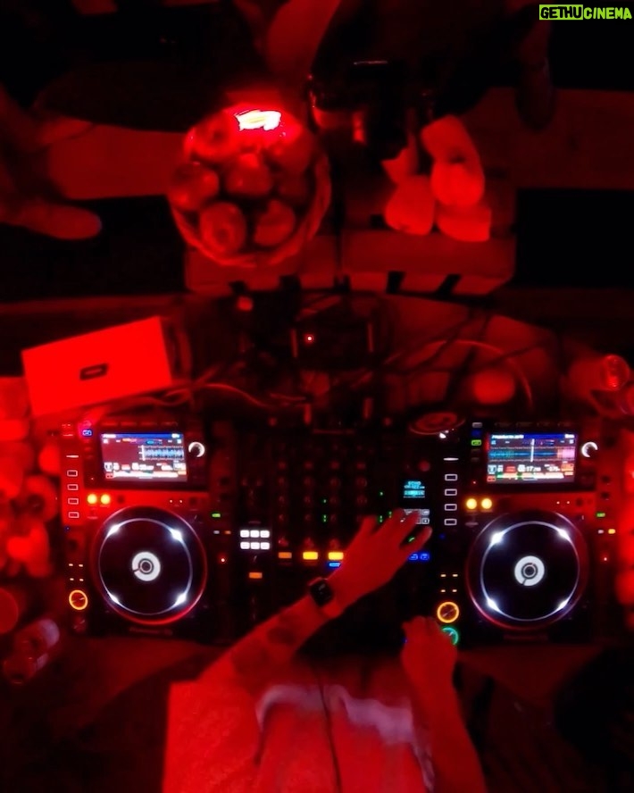 Eduardo Miranda Instagram - Amigos estoy muy feliz de de contarles que tenemos 4 Gigs en Canadá listo para ver a toda la gente latina en la pista de baile. Ajua. 🇨🇦🔥 @studionightclub @sonorabargrill @garfinkelswhistler Canada Vancouver