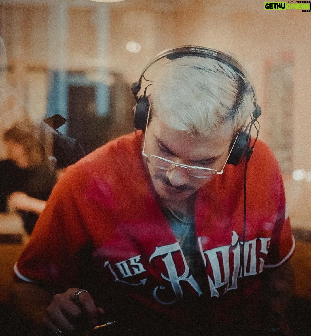 Eduardo Miranda Instagram - ¿Cuál es tu canción favorita? 🎧😎