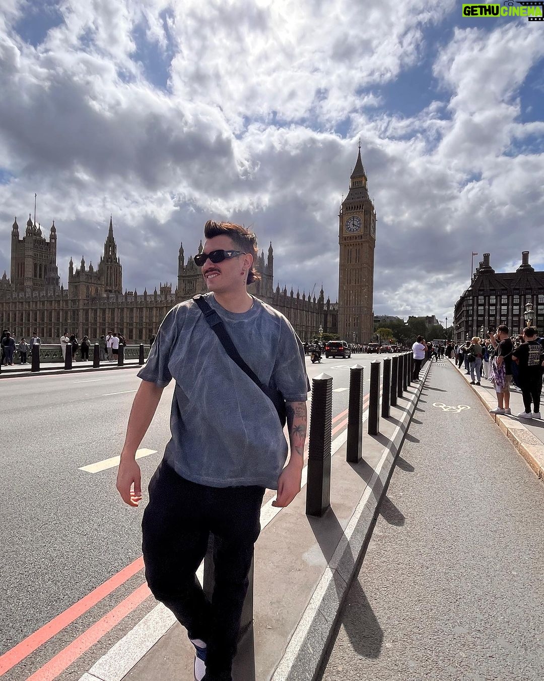Eduardo Miranda Instagram - Squeezing? London