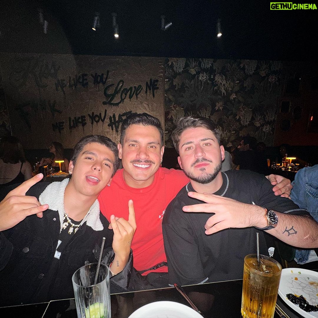 Eduardo Miranda Instagram - UK baby! London, United Kingdom