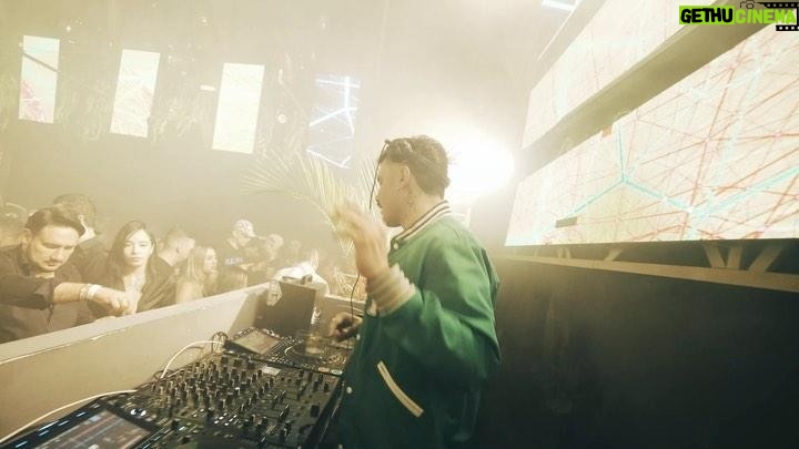 Eduardo Miranda Instagram - Recap de la noche en @solidground_colombia en @clandestinobog , Les dejo unos drops comenten cual les gusta más 1 Little things - @vito.uk EDIT 2 ID - @minowmusic & @valesounds & @sepiabrownn 3 Again - @michaelbmmusic EDIT 4 300 Cash - @moreno_prieto & @sortech 5 Horse - @bassel.darwish 6 Corazón Partió - @franklynwatts_ & @datelessmusic Bogotá, Colombia
