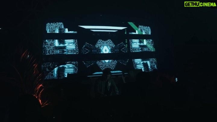 Eduardo Miranda Instagram - Recap de la noche en @solidground_colombia en @clandestinobog , Les dejo unos drops comenten cual les gusta más 1 Little things - @vito.uk EDIT 2 ID - @minowmusic & @valesounds & @sepiabrownn 3 Again - @michaelbmmusic EDIT 4 300 Cash - @moreno_prieto & @sortech 5 Horse - @bassel.darwish 6 Corazón Partió - @franklynwatts_ & @datelessmusic Bogotá, Colombia