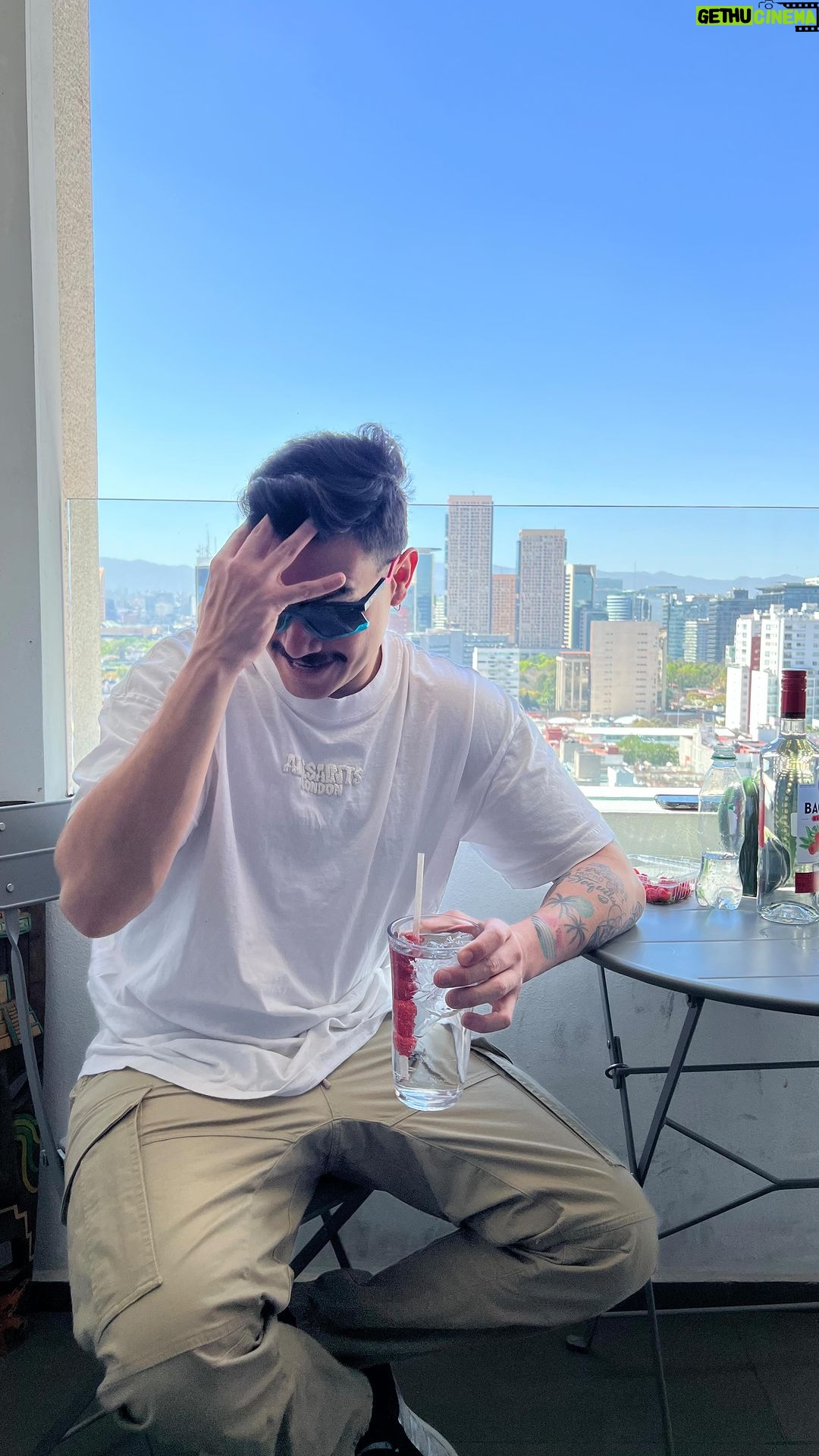 Eduardo Miranda Instagram - Solo necesitas 4 pasos bebé 🔥 y disfruta con @bacardimx #SigueTuRitmo