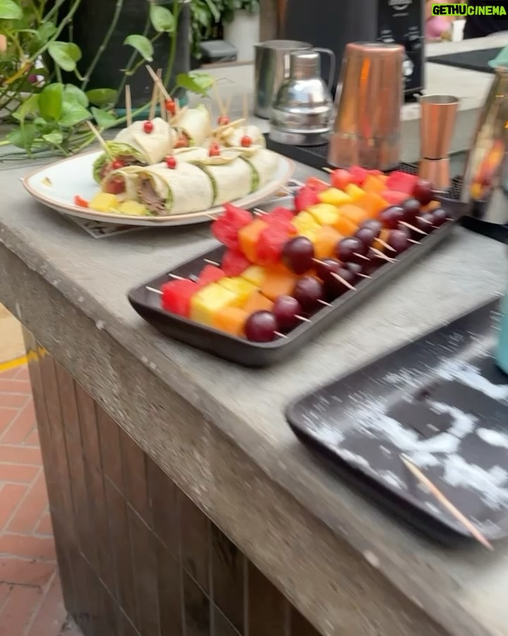 Eduardo Miranda Instagram - Regresando a Mexico muy contento por toda la buena energía que recibimos en Colombia y listos para lo que viene 🇨🇴🙏 Muy pronto podrán ver todo el contenido en el canal de YT de @spicy.market_ 🔥🍎 Guatape, Medellin Colombia