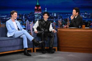 Edvin Ryding Instagram - What a night… thanks to @fallontonight @jimmyfallon for having us, and a BIG thank you to those who queued for hours in the rain and welcomed us to New York with open arms. Eternally in love with all of you. Also have to point out amazing styling by @madeleinekennedy . Look at me and Omar!! On the tonight show!! Talking about Young Royals!! #edvinxomaronfallon (Todd Owyoung/NBC)