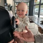 Edvin Ryding Instagram - för 7 år sen påbörjade vi den här berättelsen, ikväll sätter vi punkt för det sista stycket. 6 säsonger. 46 avsnitt. Det finns inget annat än kärlek, hårt arbete och respekt bakom det här projektet, bär med er det när ni upplever vårt sista kapitel. Gåsmamman gav mig vänner för livet, en extra familj och kunskap jag inte visste fanns. Tack vare de sanslöst kompetenta skådespelare, regissörer och filmarbetare som slitit för detta genom åren. Jag är evigt tacksam för det. Som @stassesoulis sa till mig när jag träffade honom för första gången; ”Det vackraste med vårat jobb är att ju mer man lär sig, desto mer inser man hur mycket man har kvar att lära.” Gör er redo för ett episkt crescendo, släpps vid midnatt. Nu är dagen över, för dig och för mig❤️
