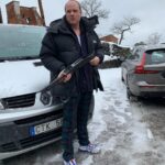 Edvin Ryding Instagram - för 7 år sen påbörjade vi den här berättelsen, ikväll sätter vi punkt för det sista stycket. 6 säsonger. 46 avsnitt. Det finns inget annat än kärlek, hårt arbete och respekt bakom det här projektet, bär med er det när ni upplever vårt sista kapitel. Gåsmamman gav mig vänner för livet, en extra familj och kunskap jag inte visste fanns. Tack vare de sanslöst kompetenta skådespelare, regissörer och filmarbetare som slitit för detta genom åren. Jag är evigt tacksam för det. Som @stassesoulis sa till mig när jag träffade honom för första gången; ”Det vackraste med vårat jobb är att ju mer man lär sig, desto mer inser man hur mycket man har kvar att lära.” Gör er redo för ett episkt crescendo, släpps vid midnatt. Nu är dagen över, för dig och för mig❤️