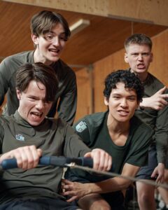 Edvin Ryding Instagram - christmas wasn’t nice⚜️ @netflixnordic @rojda_sekersoz @lisa_ambjorn @nexikotv