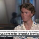 Edvin Ryding Instagram - riddarna kring det runda bordet vill meddela att det är mindre än 24h kvar till premiären av Young Royals!!! GAH!!!👑🪐❣️ @netflixnordic @actorsinsweden @svt Stockholm, Sweden