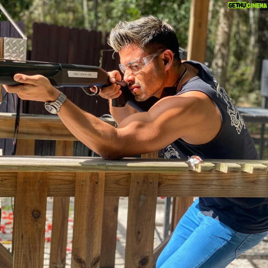 Efraín Ruales Instagram - #shooting #modeon ya vieron mi puntería en mis historias ? 😳 Tampa Bay Sporting Clays & Archery
