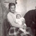 Efraín Ruales Instagram – Soy el resultado de su amor hacia su hijo Toñito, su Negrito! Soy su trascendencia, soy su legado! ❤️Ahora estás a su lado abuelita 👵🏼 A lado de tu negrito que tanto extrañabas GRACIAS ABUELITA FANNY, porque TODO valió la pena 🥰
(el homenaje y la honra la llevo en mi corazón, pero la plasmo en mis redes 🙏🏾)