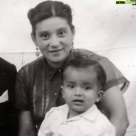 Efraín Ruales Instagram - Soy el resultado de su amor hacia su hijo Toñito, su Negrito! Soy su trascendencia, soy su legado! ❤️Ahora estás a su lado abuelita 👵🏼 A lado de tu negrito que tanto extrañabas GRACIAS ABUELITA FANNY, porque TODO valió la pena 🥰 (el homenaje y la honra la llevo en mi corazón, pero la plasmo en mis redes 🙏🏾)
