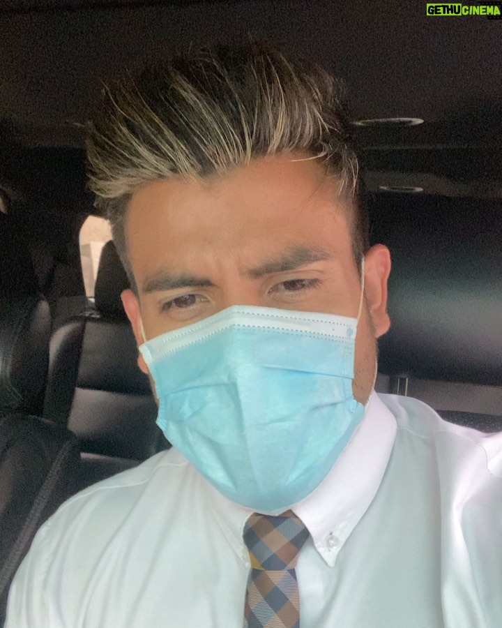 Efraín Ruales Instagram - Seguimos luchando y debemos seguir CUIDÁNDONOS #noteconfies 🙏🏾❤️🤗