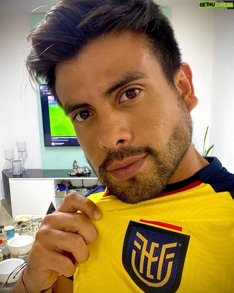 Efraín Ruales Instagram - Esto recién empieza! Quien se siente orgulloso de esta selección 🙌🏽 COMENTA con esa bandera 🇪🇨 Ecuador