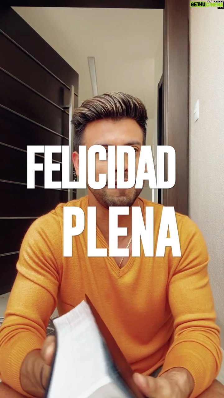 Efraín Ruales Instagram - En los días buenos y malos ❤️ #eframensaje #felicidad