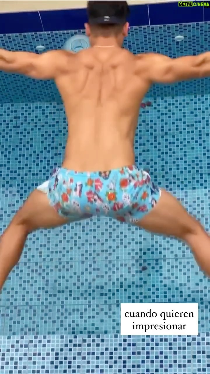 Efraín Ruales - 52.4K Likes - Repartiendo estilo sublime #planchazo 🏊♂️